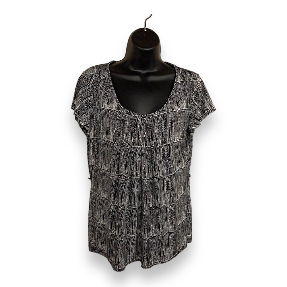 SMALL EAST 5th BLACK WHITE SHORT SLEEVE TOP FEATHER PRINT STRETCH